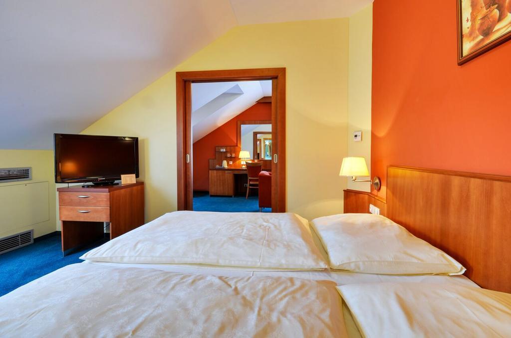 Hotel Filipinum Jablonne nad Orlici Номер фото